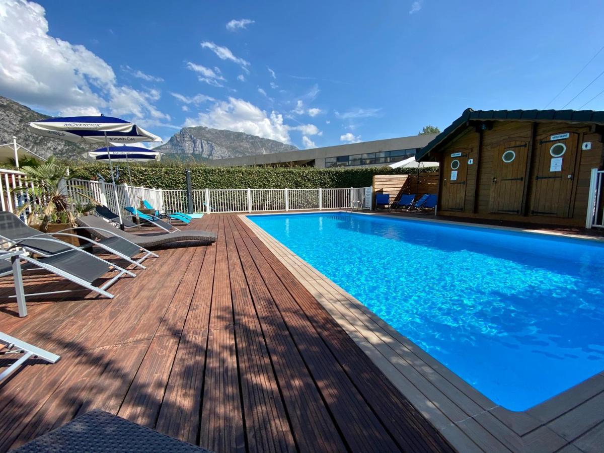 Hotel Le Neron - Logis Fontanil-Cornillon Exterior photo