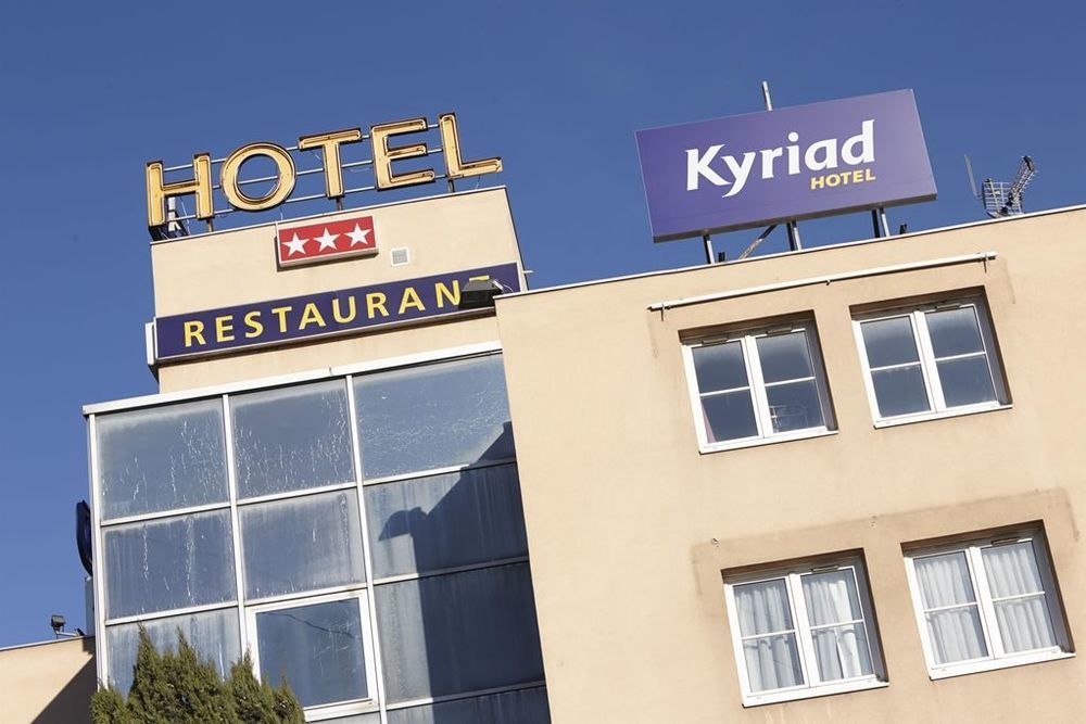 Hotel Le Neron - Logis Fontanil-Cornillon Exterior photo
