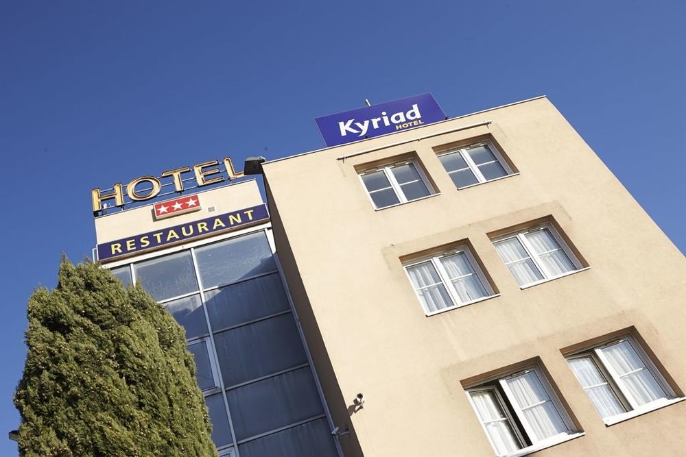 Hotel Le Neron - Logis Fontanil-Cornillon Exterior photo