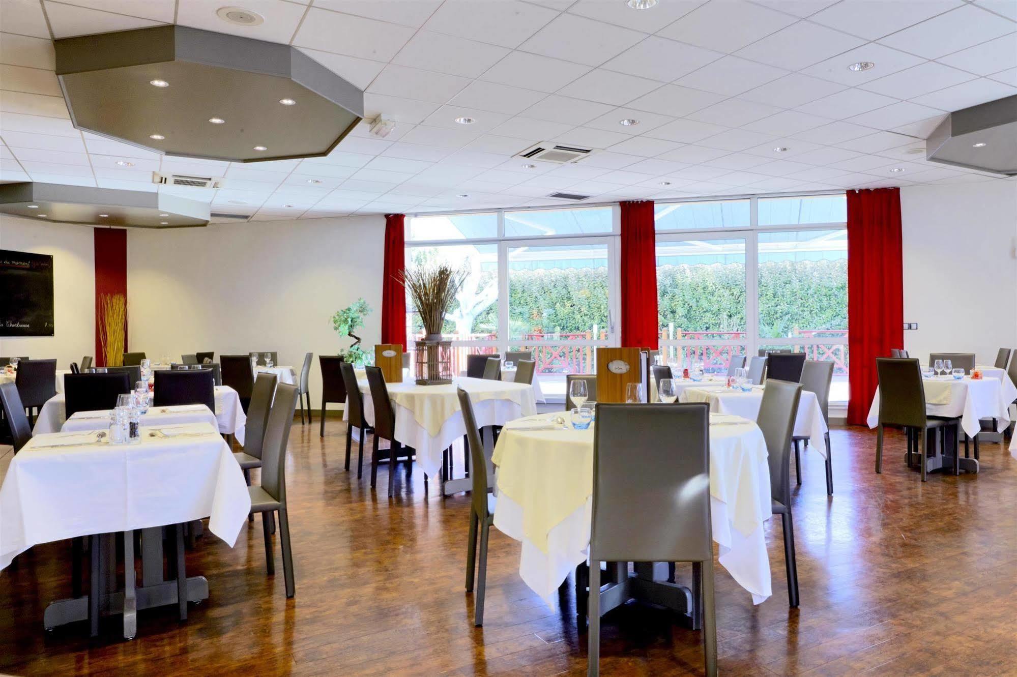 Hotel Le Neron - Logis Fontanil-Cornillon Exterior photo